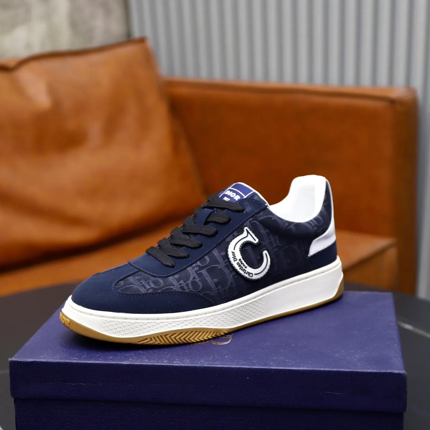 Ex-factory price: 400💰🙅‍♂️🙅‍♂️🙅‍♂️ Brand: Dior DIOR Standard code: 38-44 (45 customized) Grade: Same as the official website Material: Original cowhide material spliced with brand cloth Comfortable and breathable lining Lightweight and wear-resistant sports outsole Style category: Men's fashion casual shoes Running sports shoes Distinguished luxury brand elements Top luxury color: actual picture color